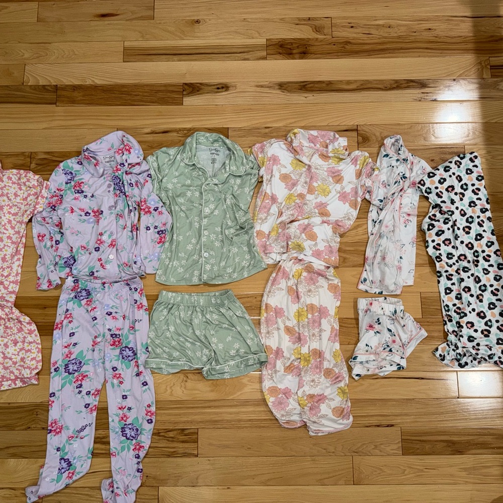 Lot of 6 girls pajama sets